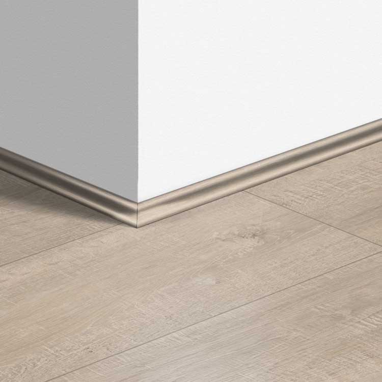 Kwadrant Quick-Step 17 x 17 x 2400 mm Beige eik met zaagsneden