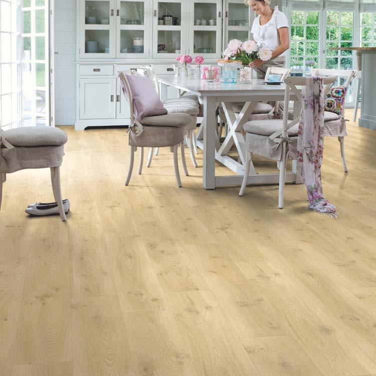 Vinyl Quick-step alpha vinyl small planks 4 plus 1mm drijvende beige eik