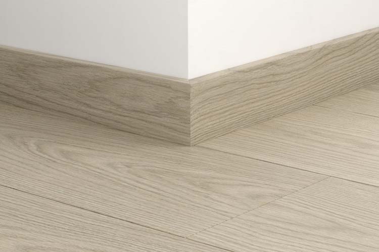 Plinthe standard Quick-Step vinyle Chêne chia 2400 x 58 x 12 mm