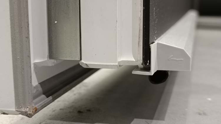 Buitendeur pvc inbraakwerend met alu afwerking Varno zwart maatwerk L