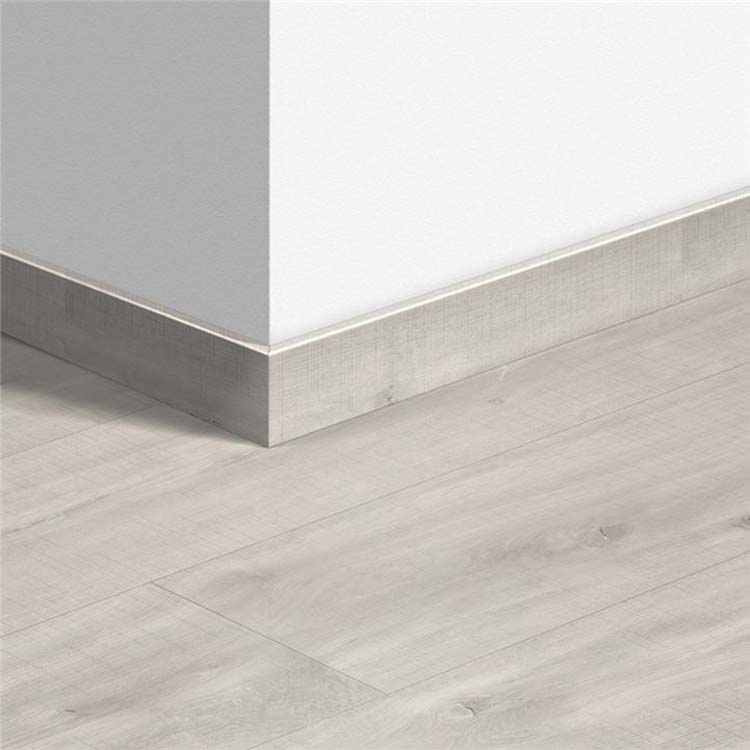 Plinthe Standard Quick-Step Chêne canyon clair avec traits de scie 58 x 12 x 2400 mm