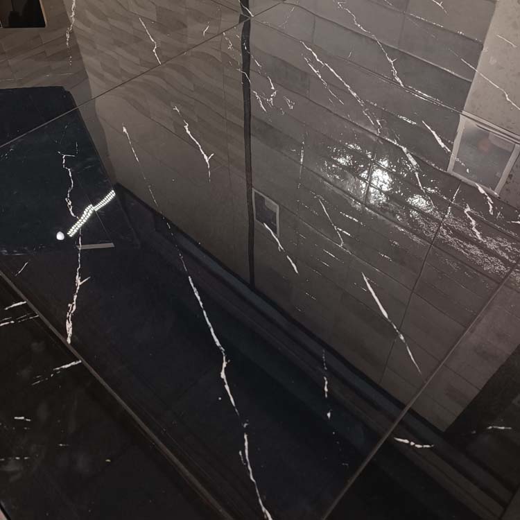 Vloer: tegel Marquina di marmi nero blinkend 60x60cm