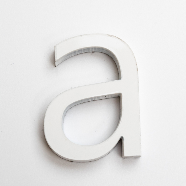 Letter a pvc wit 6 cm met kleefstrip