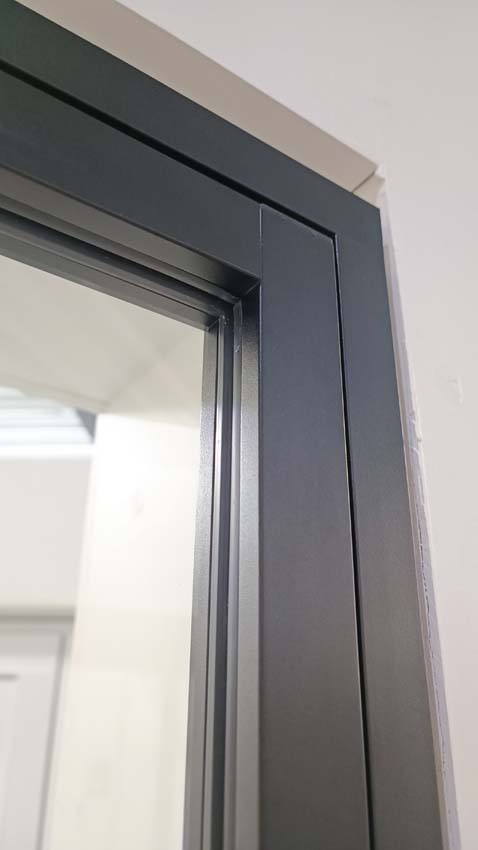 Porte intérieure simple en alu luxe Urla Nero gauche sur mesure