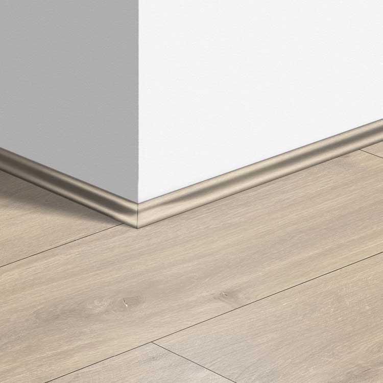 Moulure Quick-Step 17 x 17 x 2400 mm Chêne Havanna naturel