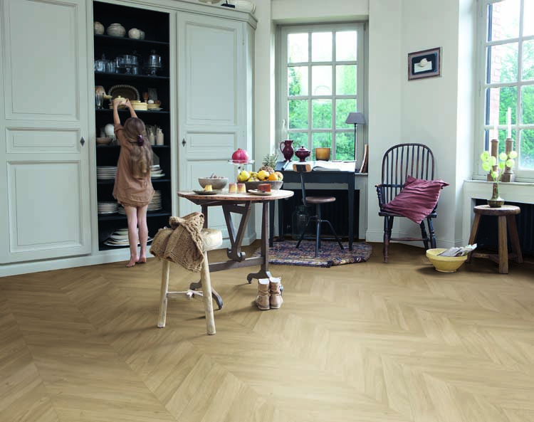 Sol stratifié Quick-step Impressive patterns 8mm - Chevron chêne moyen