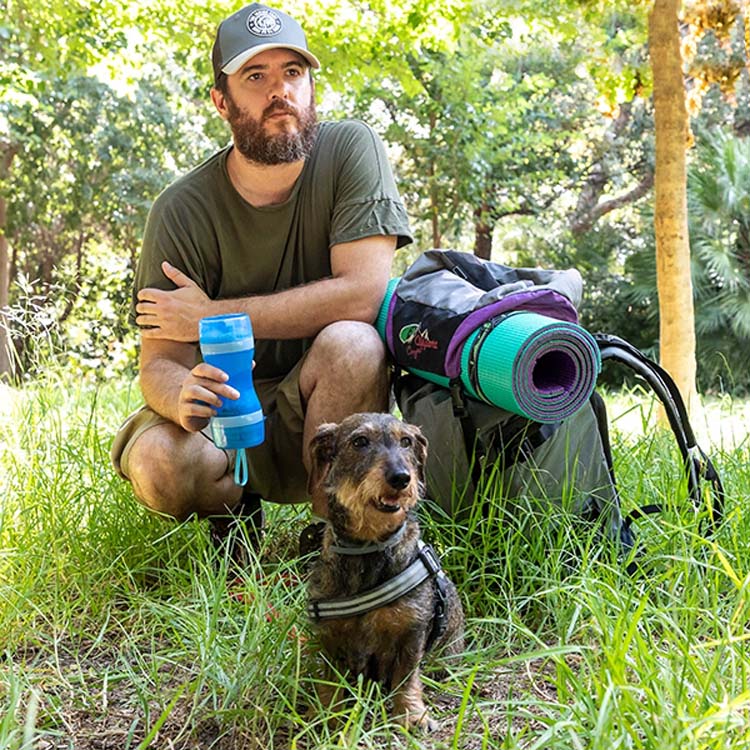 Bouteille avec distributeur d'eau et d'aliments pour animaux 2 en 1