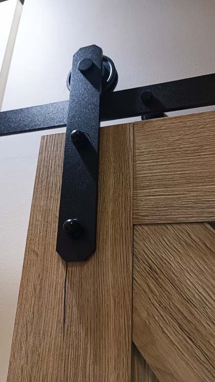 Porte coulissante Barn Nature oak + rail noir robust 930x2115 mm