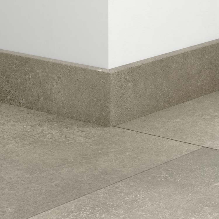 Quick-Step plint lvt vinyl Alpha 58x12x2400mm gewolkt beton