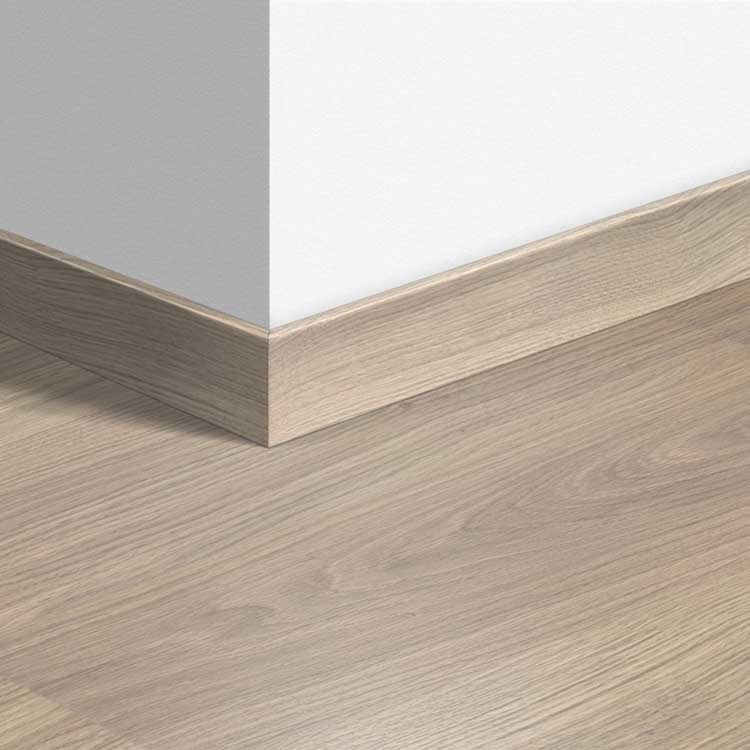 Standaardplint Quick-Step 58 x 12 x 2400 mm Eik lichtgrijs natuurver