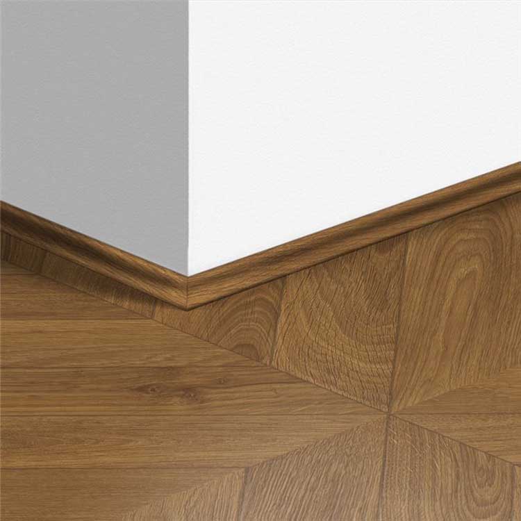 Moulure Quick-Step 17 x 17 x 2400 mm Chevron chêne brun