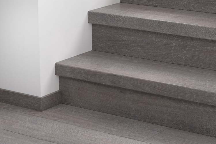 Couvre-marche Quick-step vinyle Small plank Chêne gris foncé soyeux