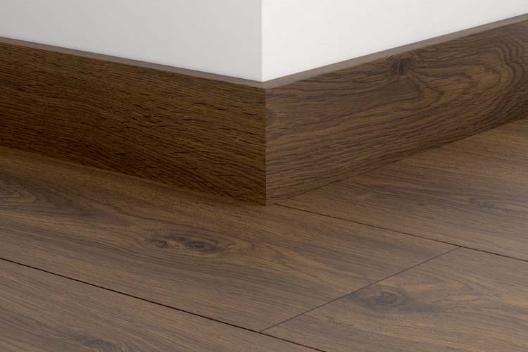 Plinthe parquet Quick-Step 14 x 77 x 2400 mm Chêne marron cacahuète